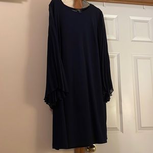 Gorgeous navy blue dress - great for wedding season!